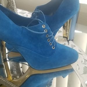 Pour La Victoire Designer Shoes